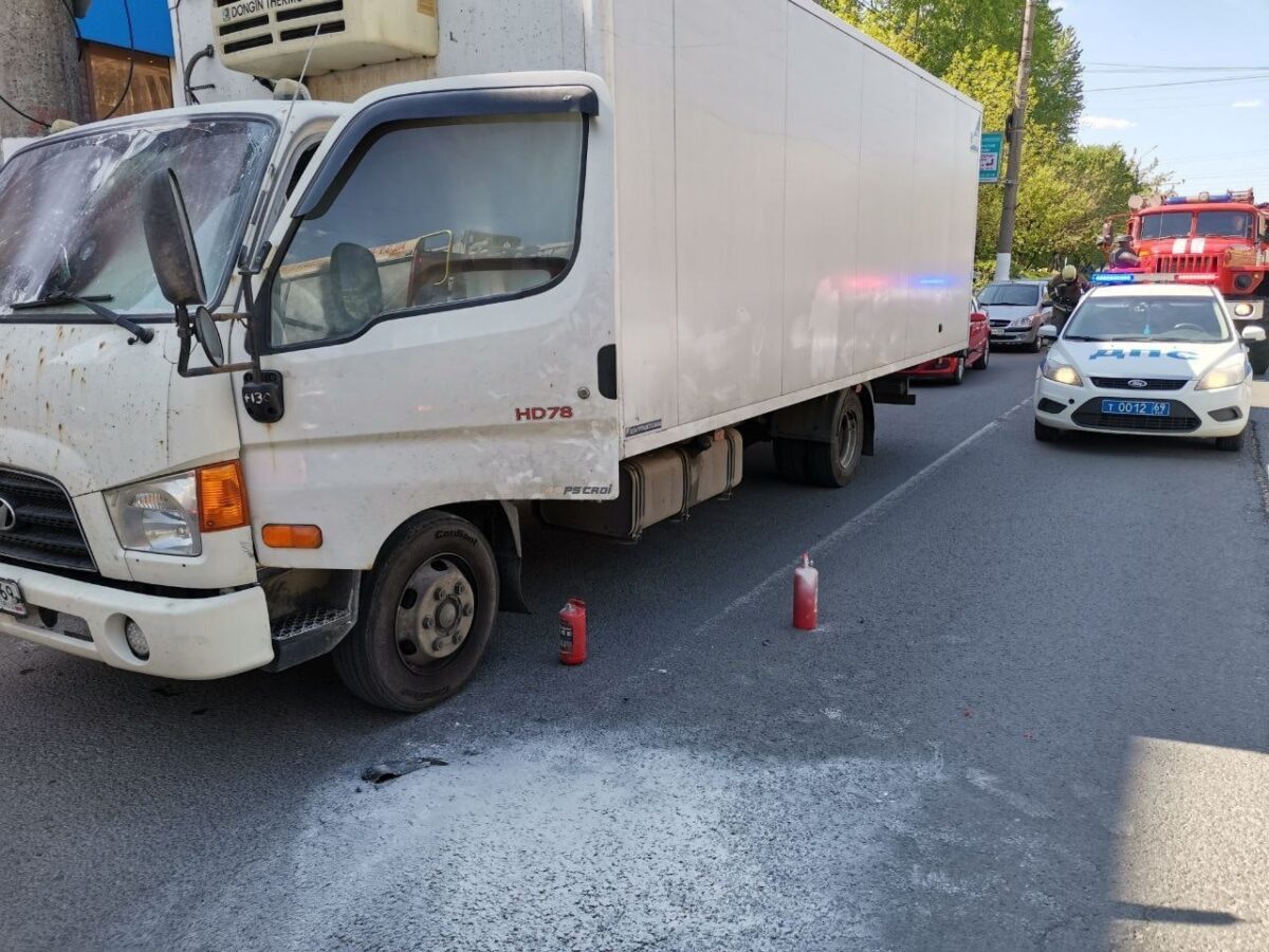 Полицейский Александр Григорьев остановил в Твери пожар