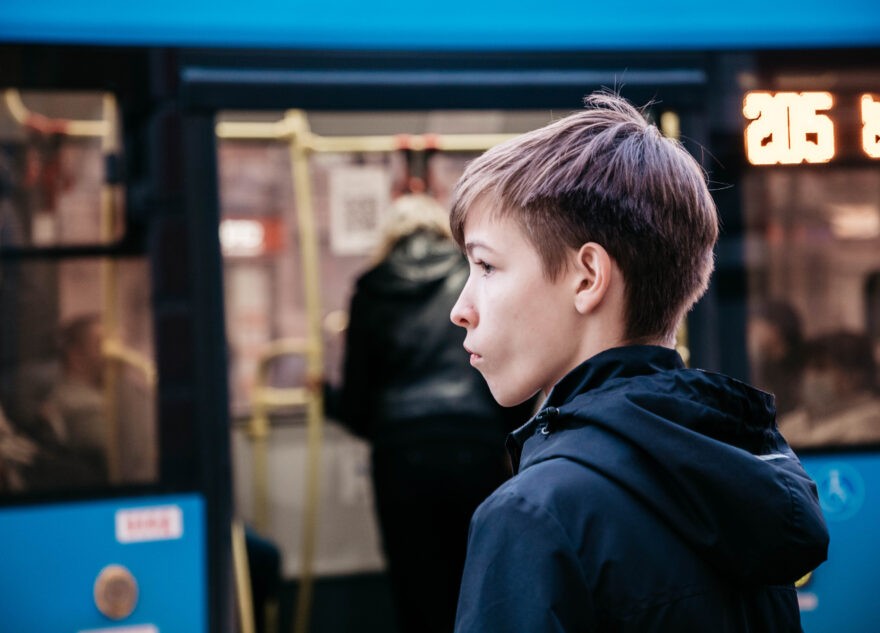 Работающие летом школьники смогут пользоваться проездными в автобусах «Транспорта Верхневолжья»