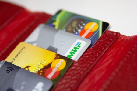 Житель Твери, нашедший банковскую карту, стал фигурантом уголовного дела