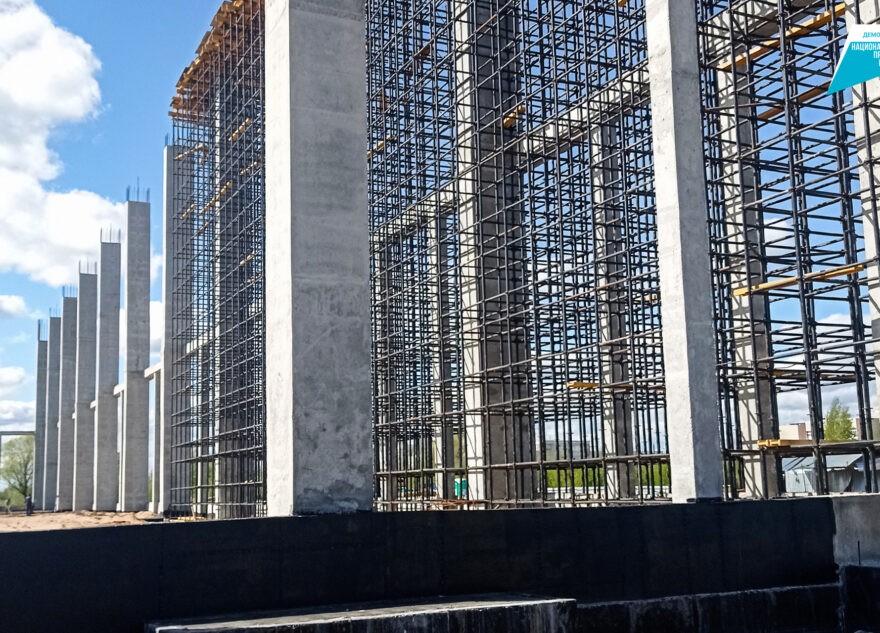 В Твери продолжается строительство крытого футбольного манежа