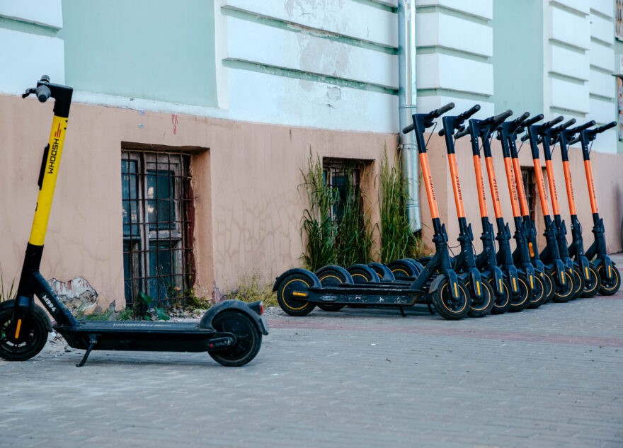 Мошенники в России добрались до электросамокатов