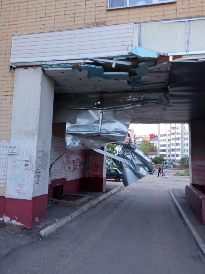 В Твери из-за неприятного инцидента обрушился потолок арки жилых домов