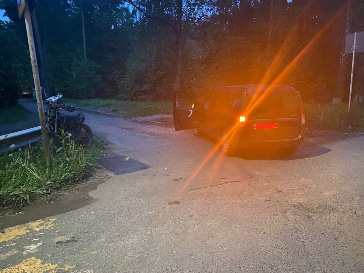 Поездка на мотоцикле закончилась для подростка из Тверской области больницей