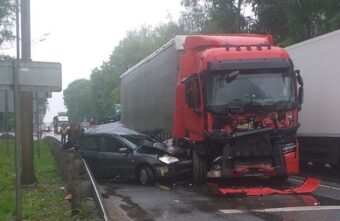 Водитель легковушки попал в больницу после тройного ДТП в Тверской области Водитель легковушки попал в больницу после тройного ДТП в Тверской области