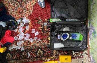 253 свертка с наркотиками обнаружили у 23-летнего мужчины в Твери 253 свертка с наркотиками обнаружили у 23-летнего мужчины в Твери