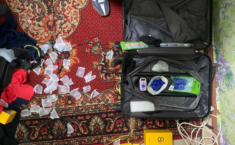 253 свертка с наркотиками обнаружили у 23-летнего мужчины в Твери