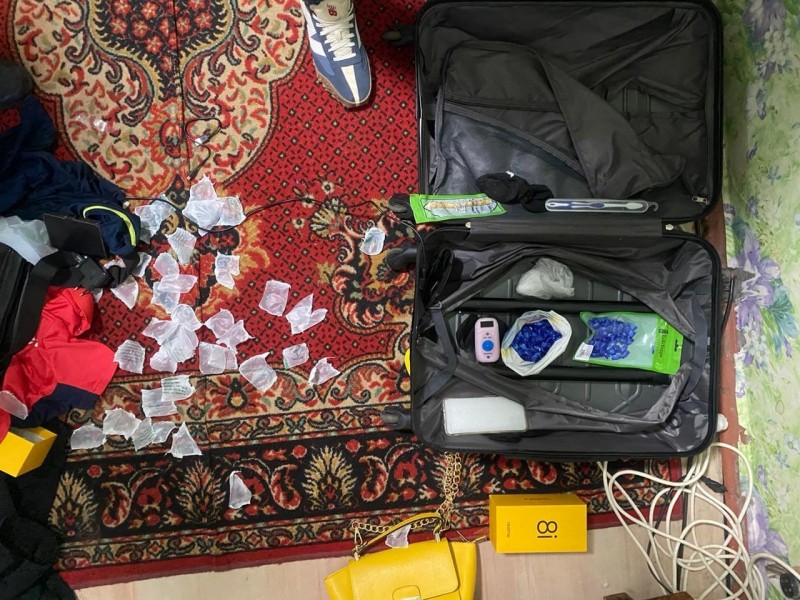 253 свертка с наркотиками обнаружили у 23-летнего мужчины в Твери