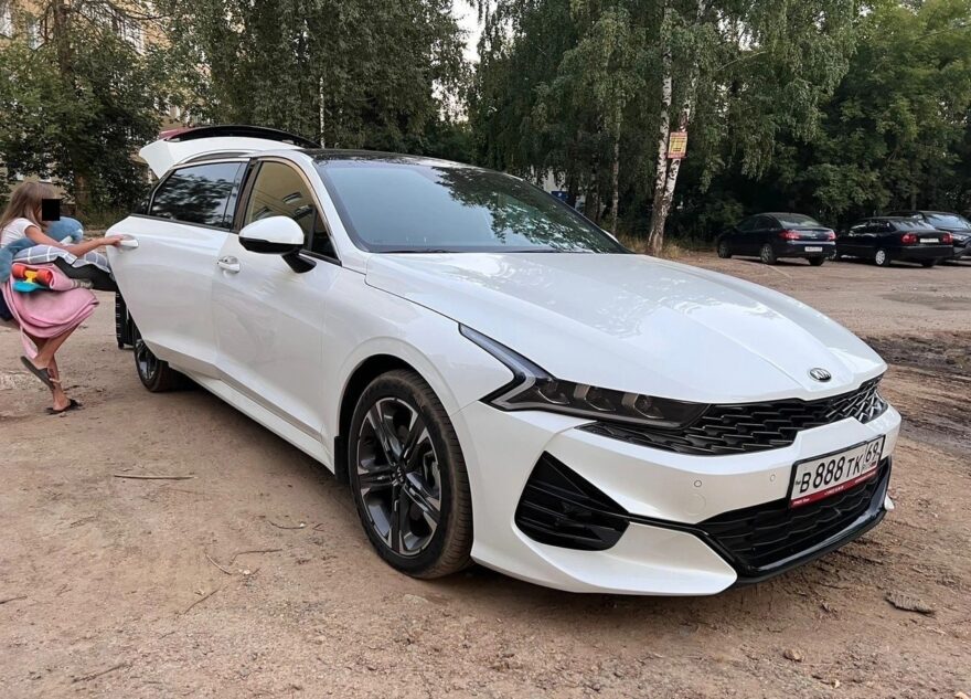 В Твери ищут угнанную белую «Kia»