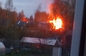 Под Тверью загорелась дача в кооперативе Под Тверью загорелась дача в кооперативе