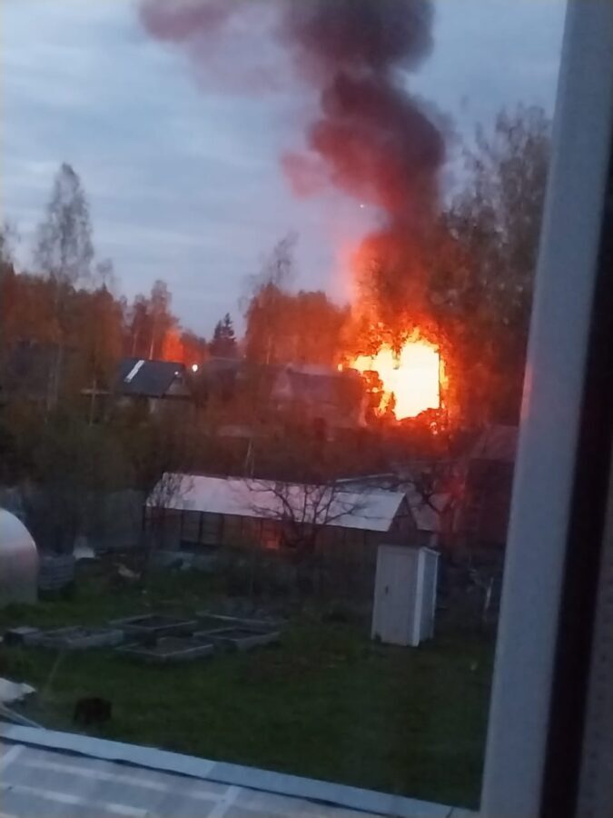 Под Тверью загорелась дача в кооперативе Под Тверью загорелась дача в кооперативе