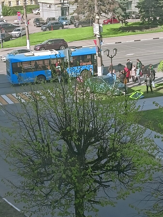 В Твери прохожие поймали пьяного водителя, устроившего ДТП