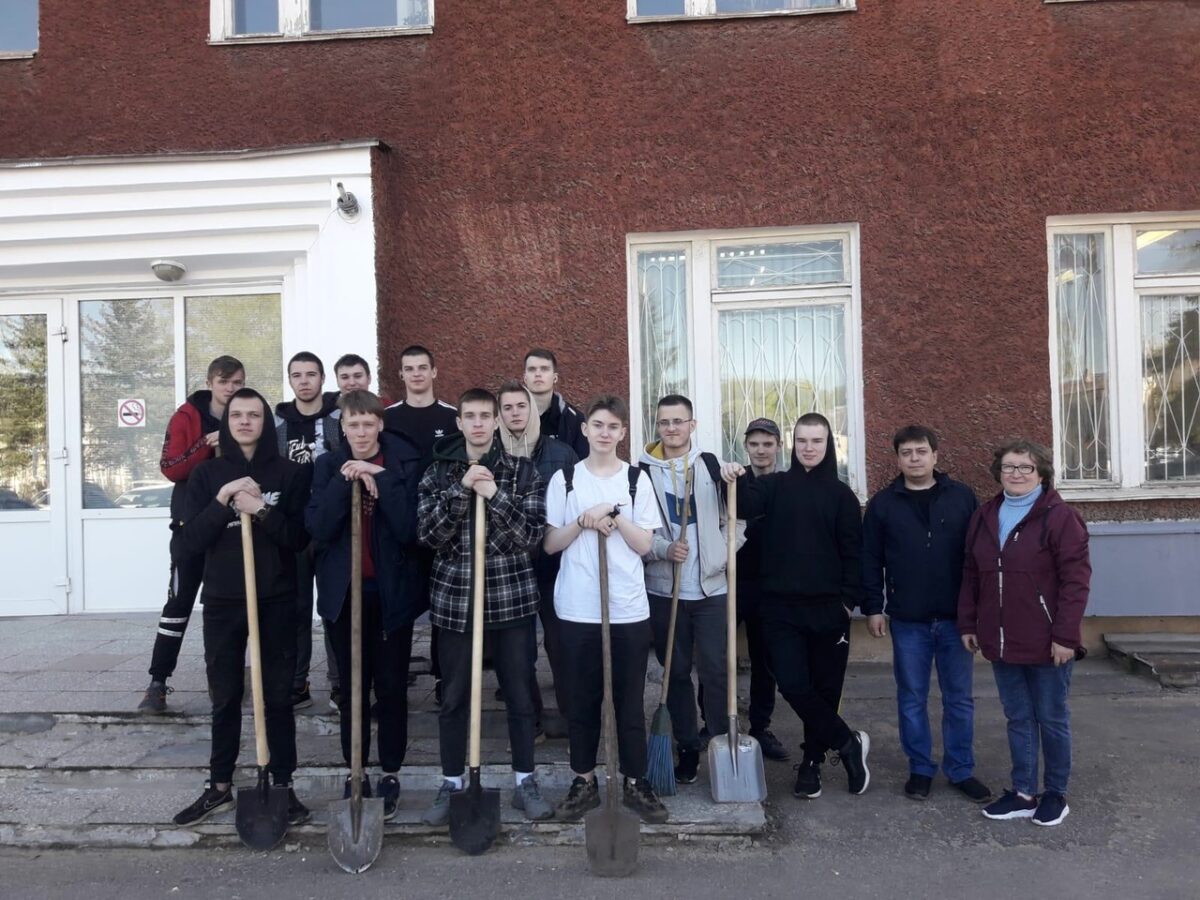 В Калязине прошла акция "Сирень Победы"