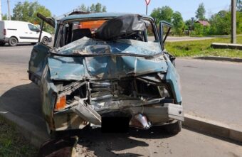 ВАЗ "влетел" в жилой дом в Тверской области ВАЗ "влетел" в жилой дом в Тверской области