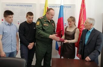 Жителя Тверской области, погибшего в ходе спецоперации, посмертно наградили Орденом Мужества Жителя Тверской области, погибшего в ходе спецоперации, посмертно наградили Орденом Мужества