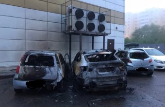 Ночью в Заволжском районе Твери сгорели три машины