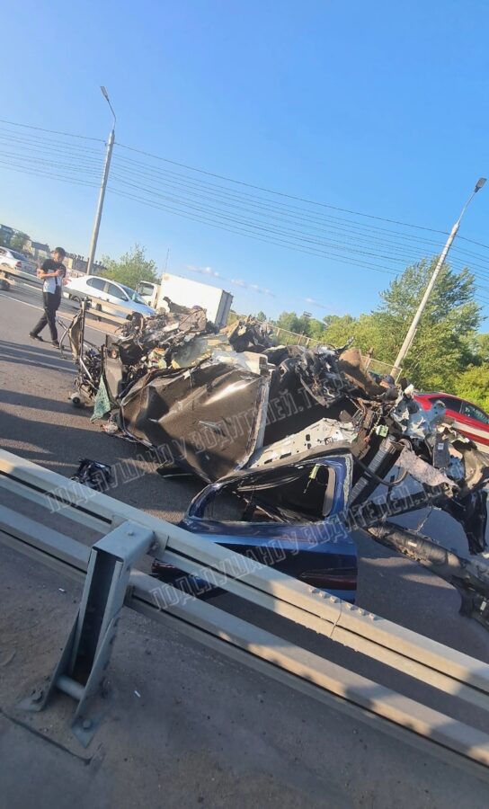 Тверитяне предположили, как водителю удалось выжить в жутком ДТП