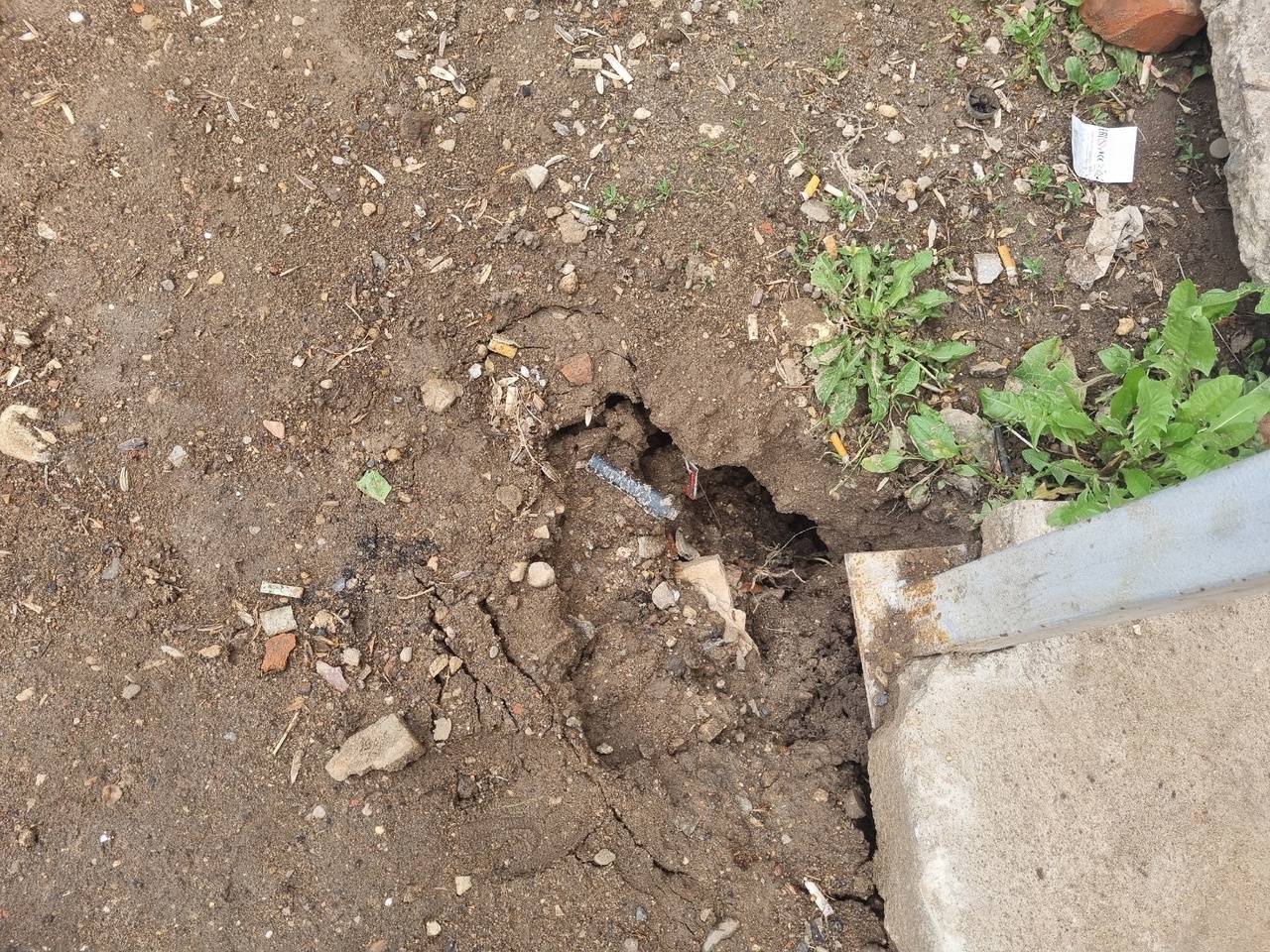 В городе Тверской области земля вокруг колодца «уходит из-под ног»