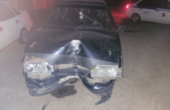 Ночью в Тверской области ВАЗ врезался в дерево