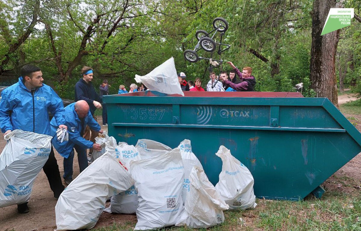 Жители Тверской области убирают мусор на территории водоемов | ТОП Тверь  новости