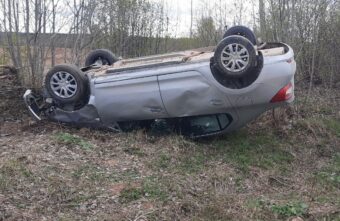 "Логан" съехал в кювет и перевернулся в Тверской области "Логан" съехал в кювет и перевернулся в Тверской области