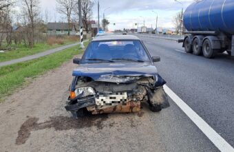 Женщина пострадала в столкновении фуры и ВАЗа в Тверской области Женщина пострадала в столкновении фуры и ВАЗа в Тверской области