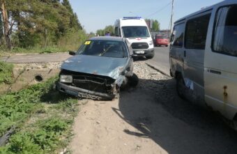 Водитель "Фольксвагена" пострадал в столкновении с "Газелью" под Тверью