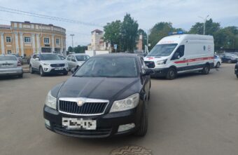 7-летний мальчик попал под колёса "Шкоды" в Твери 7-летний мальчик попал под колёса "Шкоды" в Твери