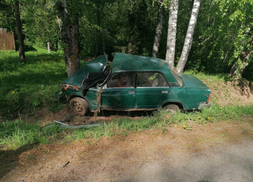 В Тверской области пострадал молодой водитель вылетевшего в кювет ВАЗа В Тверской области пострадал молодой водитель вылетевшего в кювет ВАЗа