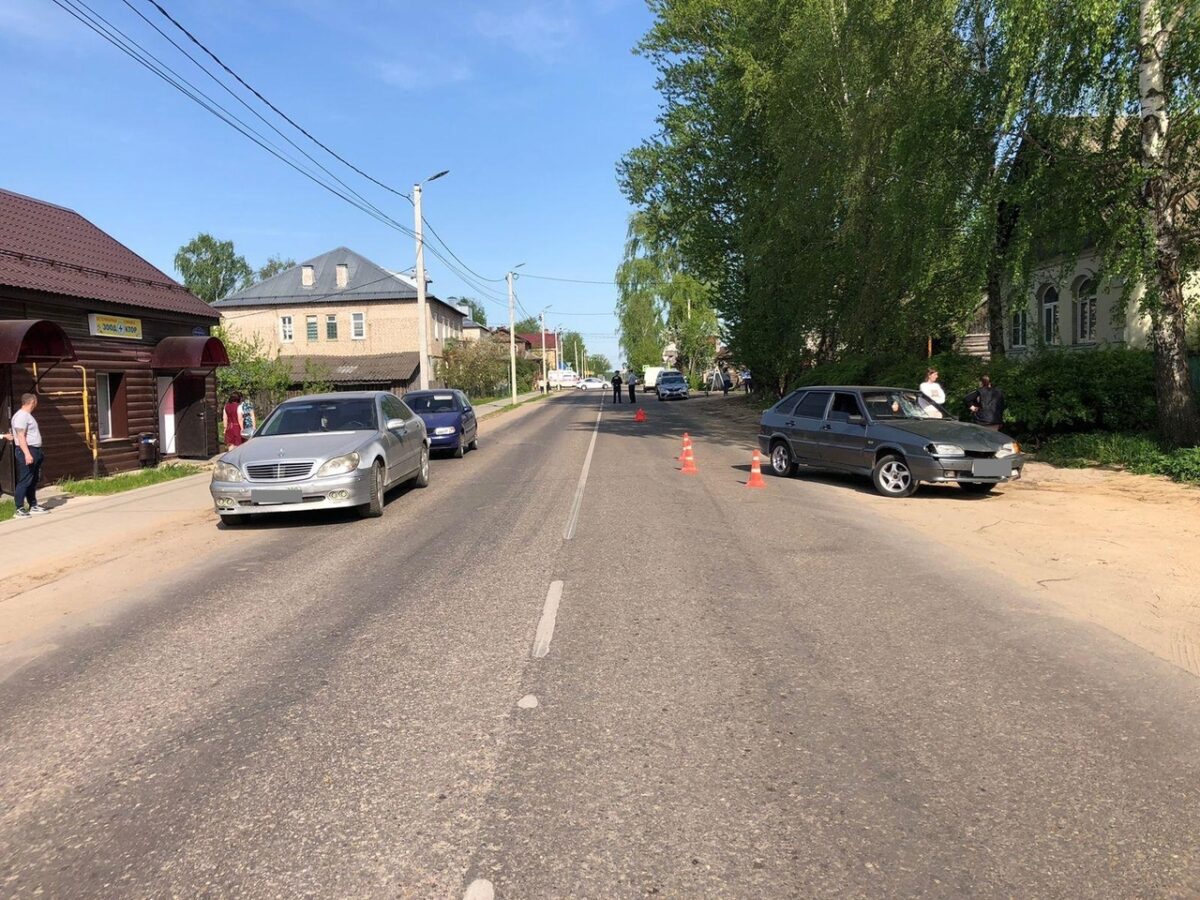 Водитель ВАЗа сбил женщину после неудачного обгона в Тверской области