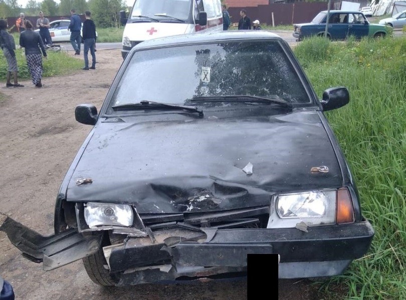 В Твери водитель Kia "протаранил" припаркованный Chevrolet