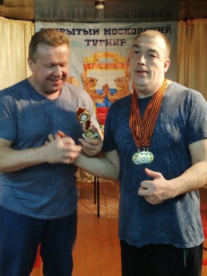 Вышневолоцкий спортсмен Руслан Зинятуллин завоевал медали на турнире по армрестлингу