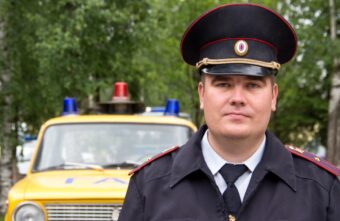 Полицейский Александр Григорьев остановил в Твери пожар    