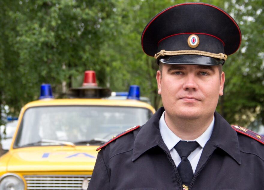 Полицейский Александр Григорьев остановил в Твери пожар    