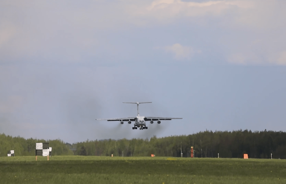 В Тверской области пилоты отработали посадку при отказе двигателя