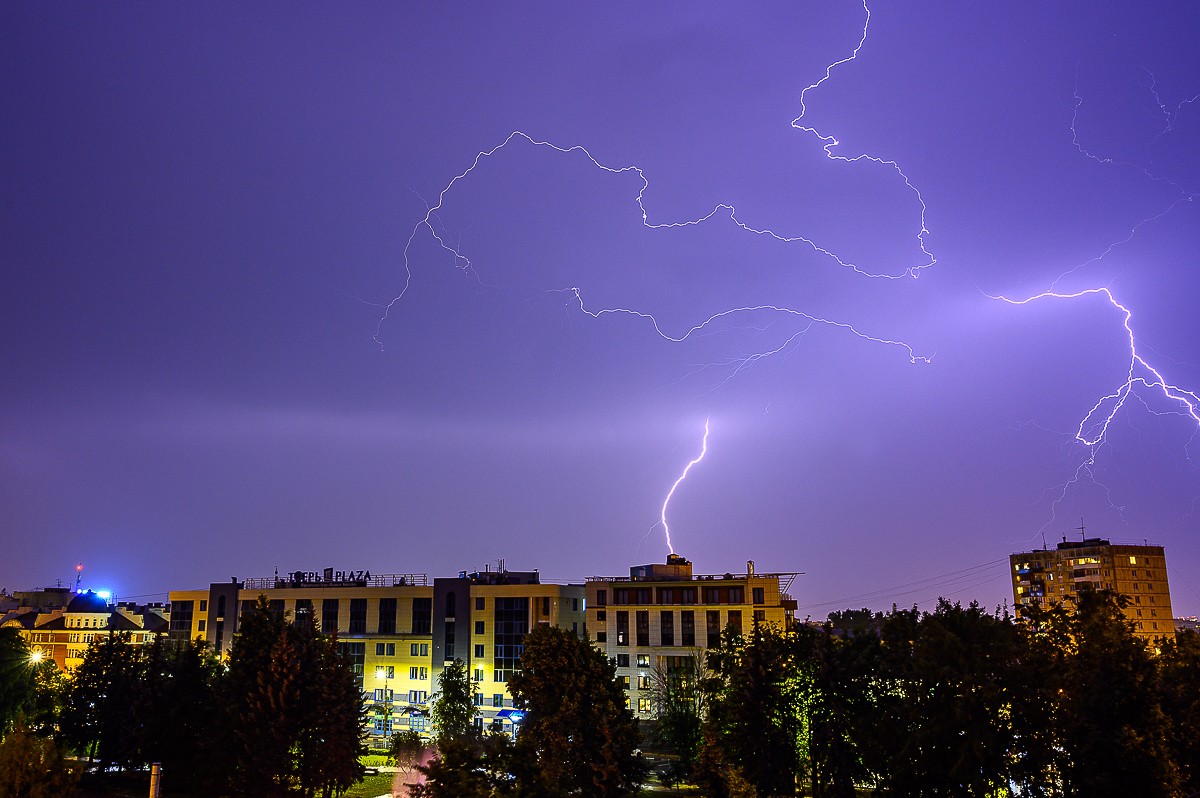 На Тверскую область идет большая гроза