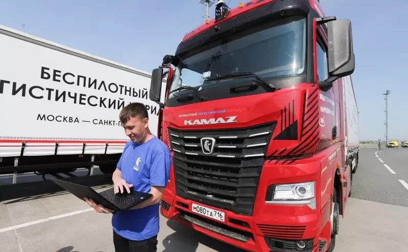 Три первых беспилотных «КамАЗа» проехали через Тверскую область Три первых беспилотных «КамАЗа» проехали через Тверскую область