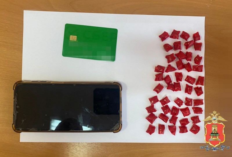 Больше 40 свёртков с наркотиком нашли у закладчика в Твери