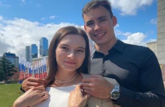 Знаменитая тверская лыжница Наталья Непряева выходит замуж