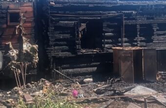 В Тверской области помогают многодетной семье, потерявшей дом при пожаре В Тверской области помогают многодетной семье, потерявшей дом при пожаре