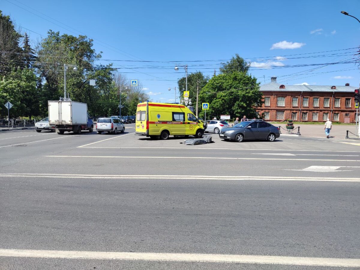 Скорая попала в дтп и опоздала