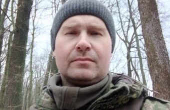 В Тверской области проводят в последний путь бойца Романа Егорова В Тверской области проводят в последний путь бойца Романа Егорова