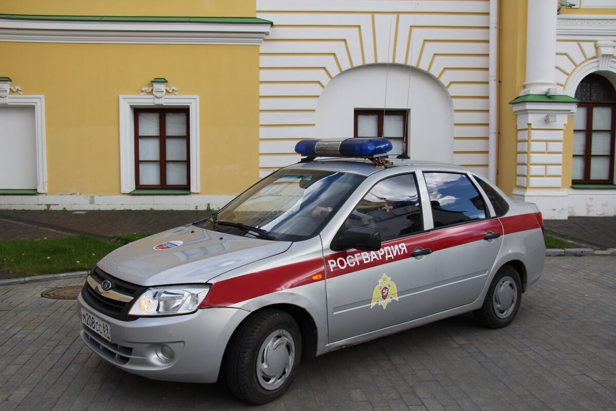 В Твери мужчина попытался завладеть дорогим костюмом без оплаты