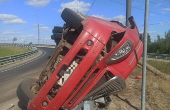 В Твери погиб водитель опрокинувшегося лесовоза В Твери погиб водитель опрокинувшегося лесовоза