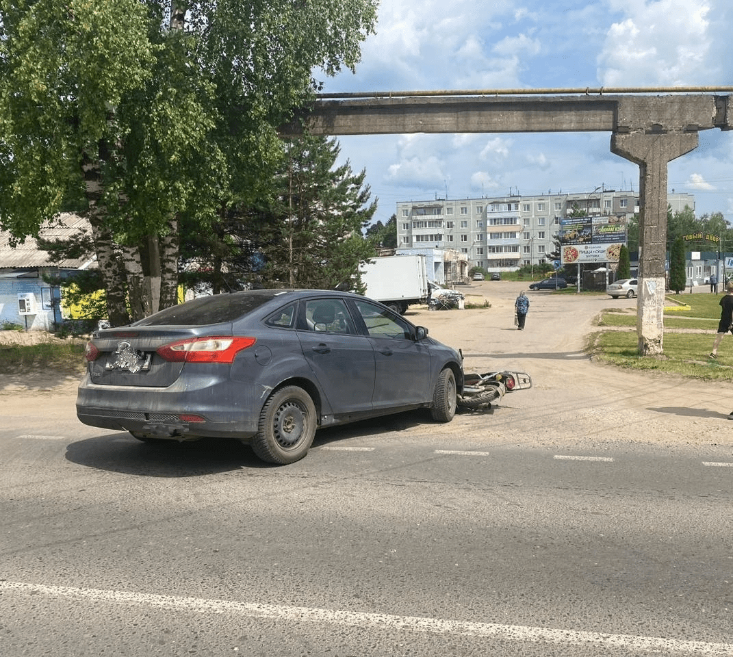 Несовершеннолетний водитель пострадал в ДТП в Тверской области