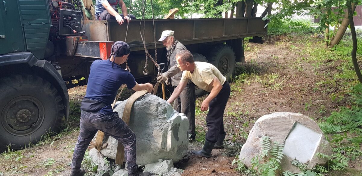 В Твери устанавливают памятник инженеру Петру Богомолову В Твери устанавливают памятник инженеру Петру Богомолову