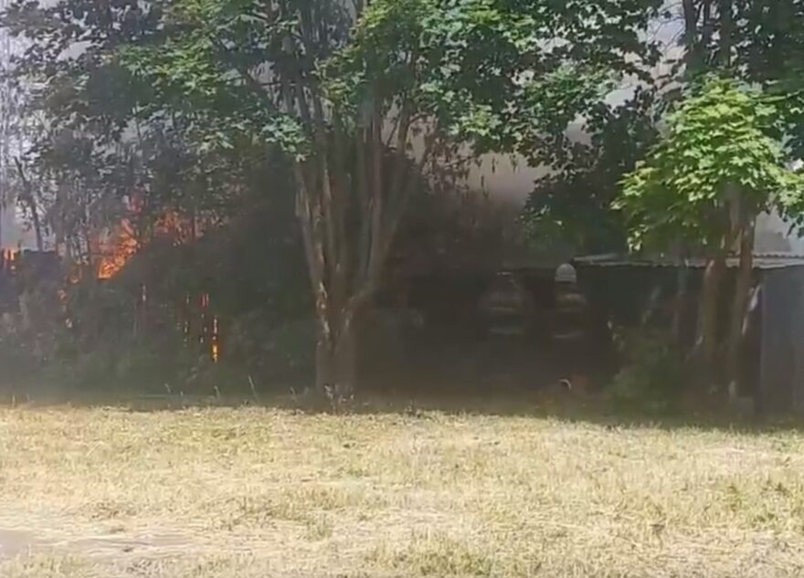 В Твери полыхают сараи