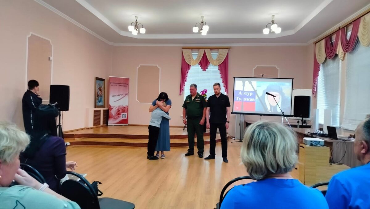 В Тверской области мать погибшего волонтера "Совы" получила орден Мужества сына