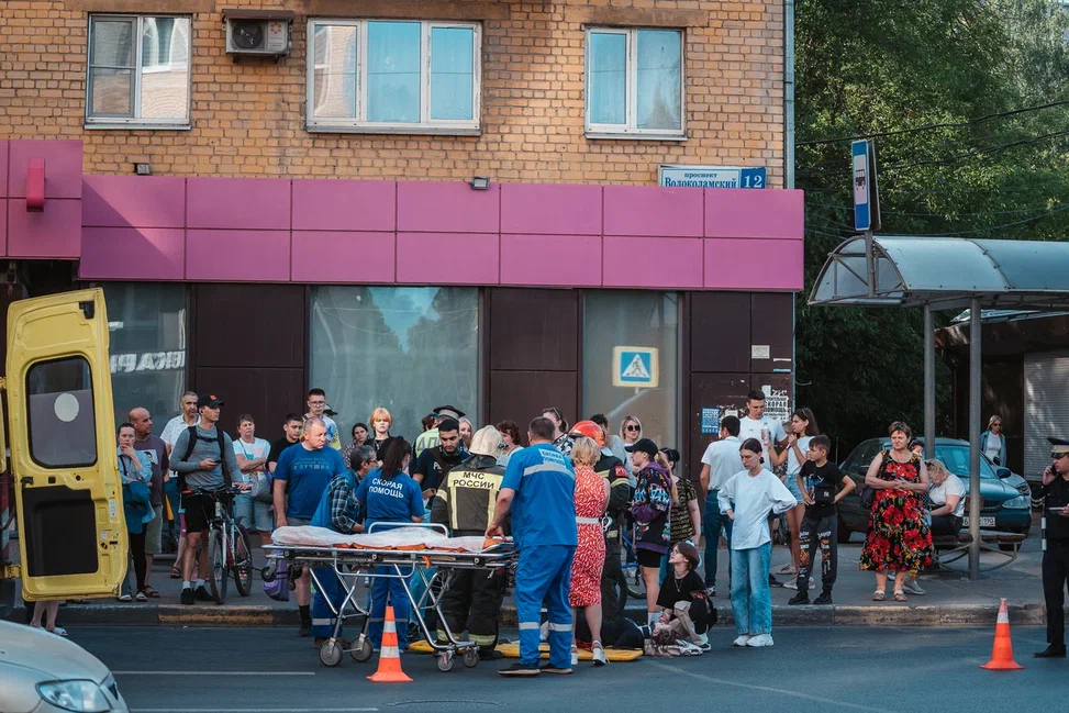 В Твери водитель сбил велосипедистку на перекрестке