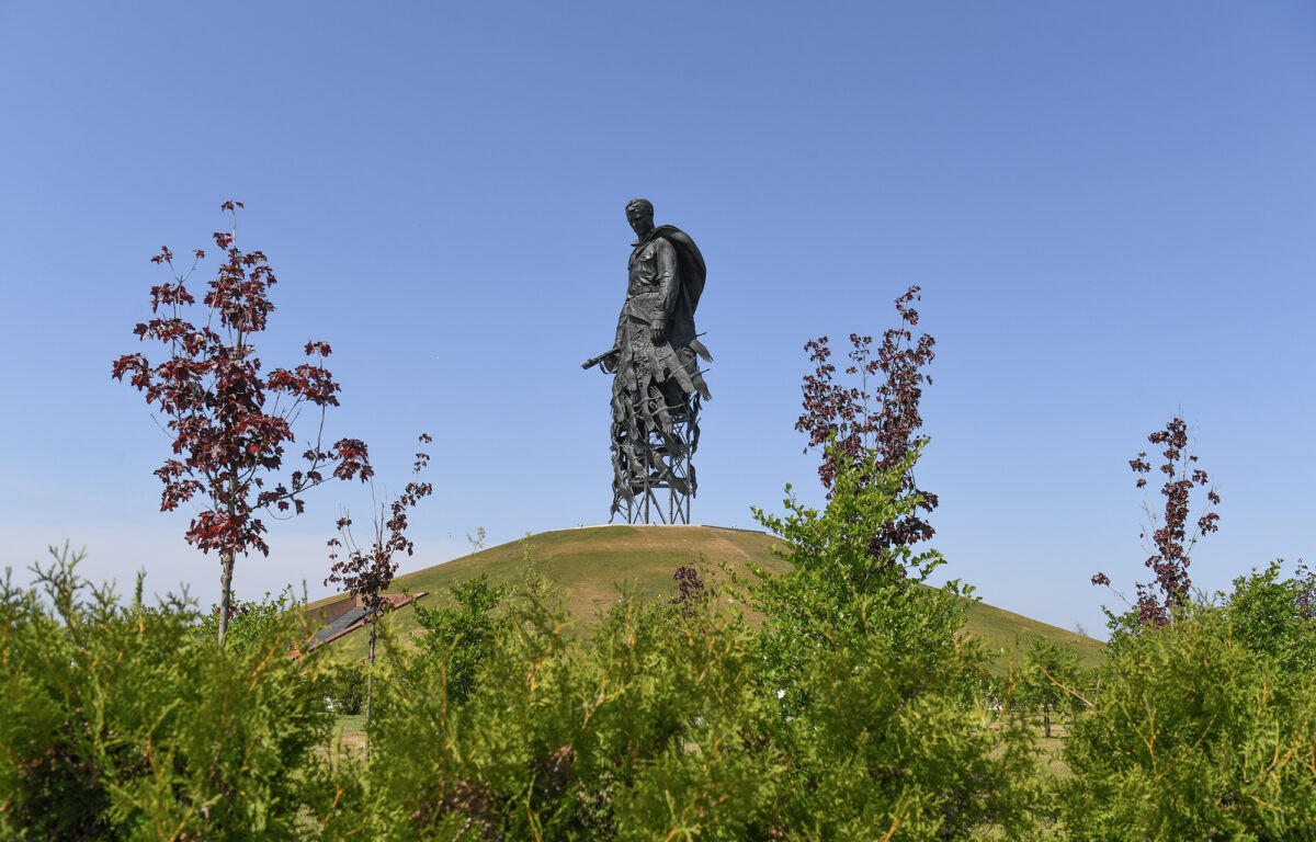 В День памяти и скорби Игорь Руденя почтил память павших во время Великой Отечественной войны солдат в городе воинской славы Ржеве