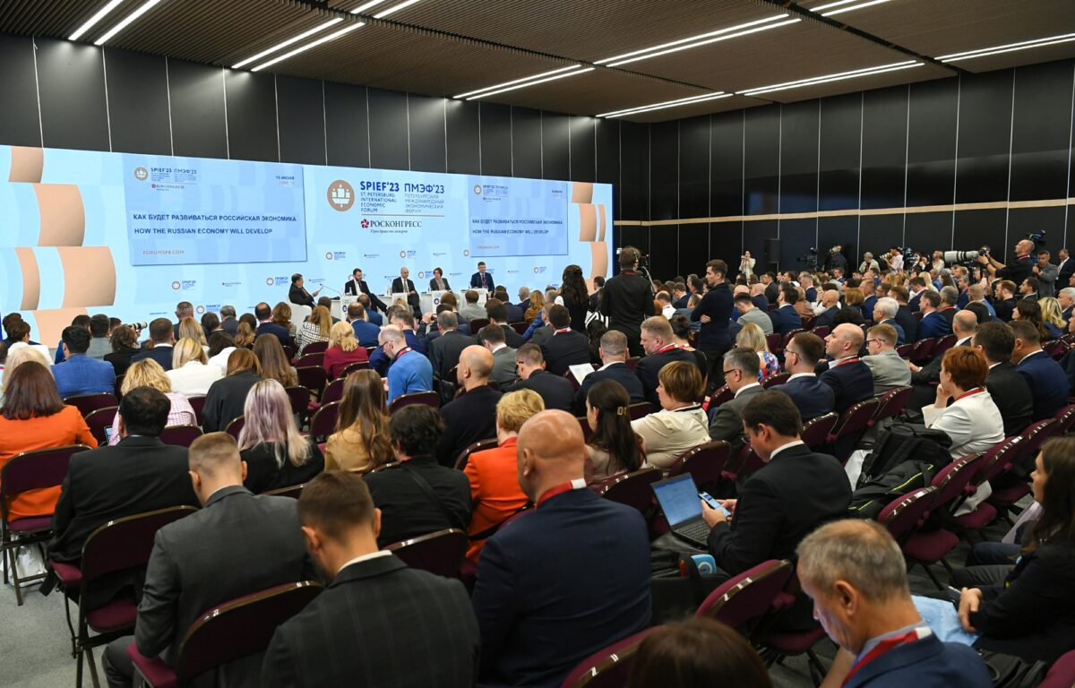 Делегация Тверской области во главе с Игорем Руденей принимает участие в деловой программе ПМЭФ